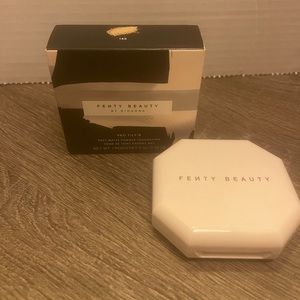 Fenty 140 powder foundation